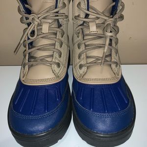 New Nike Woodside 2 High GS Big Kid's Boot's Coastal Blue/Khaki
Size 4